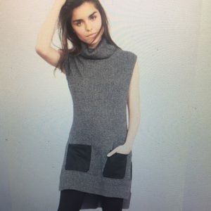 Banana Republic- Gray sleeveless tunic turtleneck